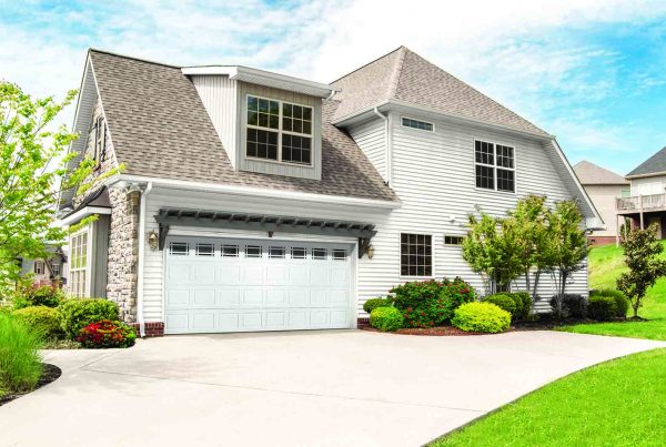 Wayne Dalton 8024 / 8124 Colonial garage door on a home