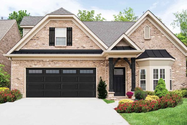 Wayne Dalton 8300 Colonial/Ranch garage door